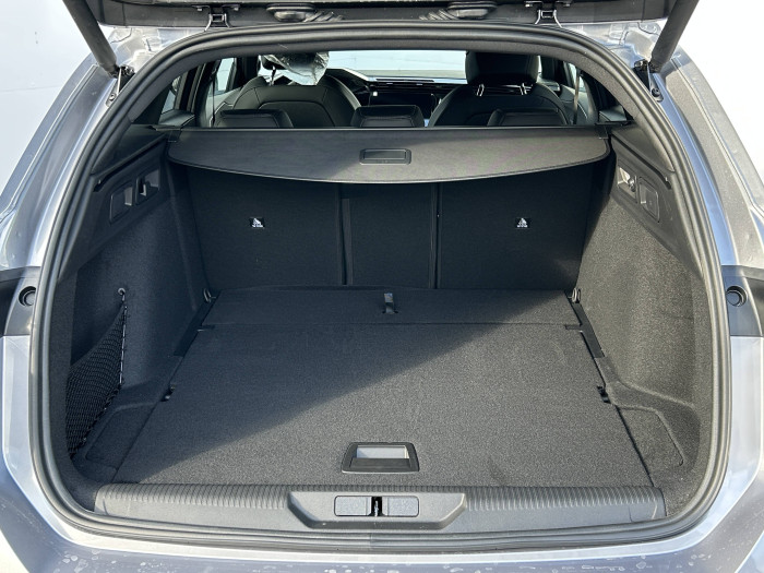 Peugeot 308 SW GT Hybrid e-DCS6 1,2 / 107kW na operativní leasing