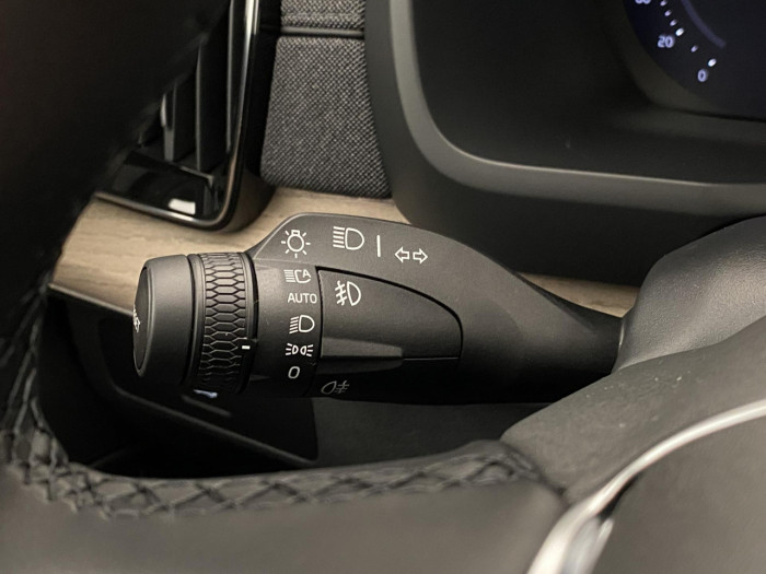 Volvo XC90 B5 AWD AUT DARK PLUS 7míst na operativní leasing