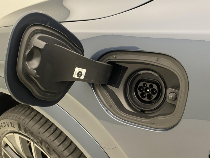 Volvo XC90 T8 AWD Plug-in DARK PLUS 7m na operativní leasing
