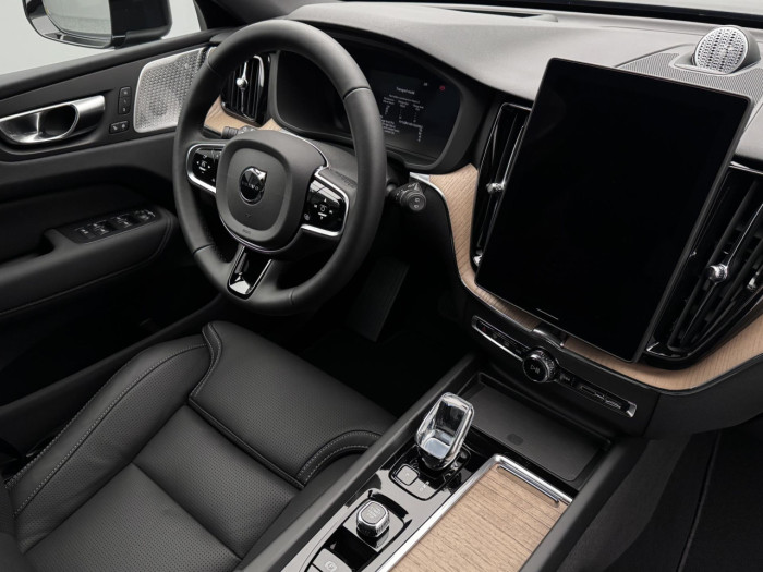 Volvo XC60 B5 AWD AUT BRIGHT PLUS na operativní leasing