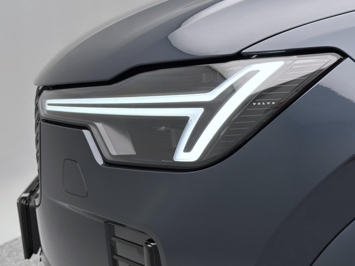 Volvo XC90 T8 AWD Plug-in DARK PLUS 7m na operativní leasing
