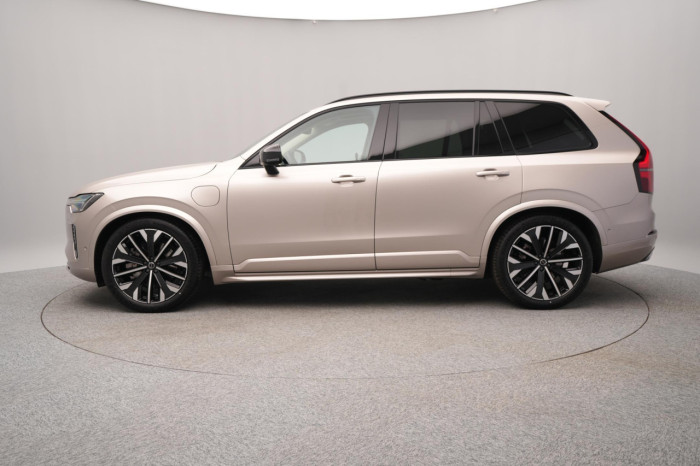 Volvo XC90 T8 AWD Plug-in ULTRA DARK 7m na operativní leasing