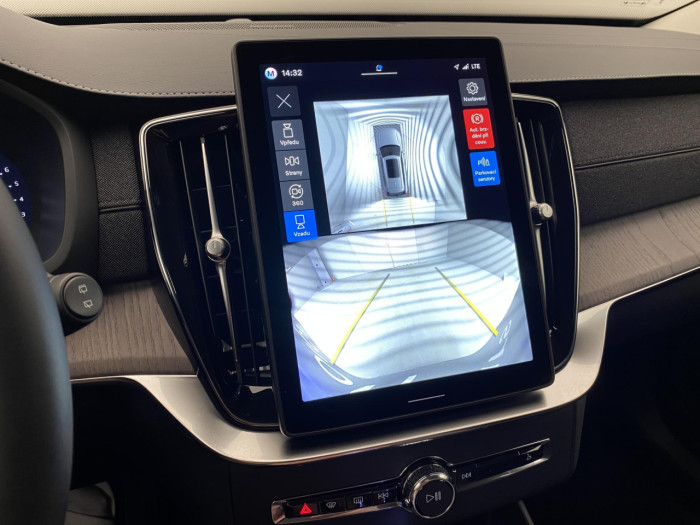 Volvo XC90 B5 AWD AUT BRIGHT PLUS na operativní leasing