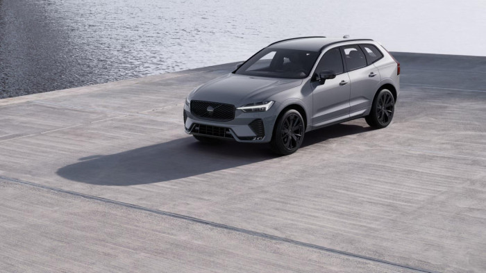 Volvo XC60 B5 AWD AUT PLUS BLACK EDITION na operativní leasing