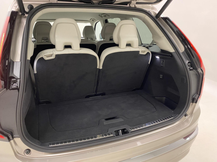 Volvo XC90 T8 AWD Plug-in BRIGHT PLUS 7m na operativní leasing