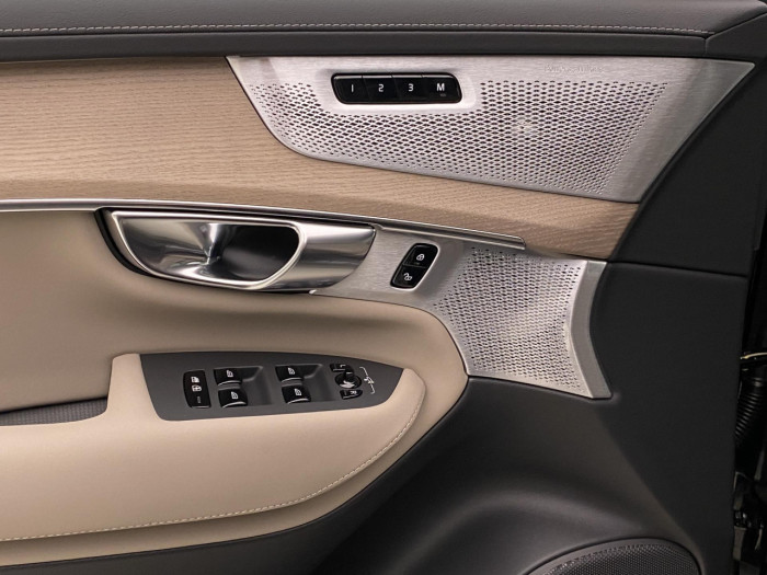 Volvo XC90 T8 AWD Plug-in BRIGHT PLUS 7m na operativní leasing