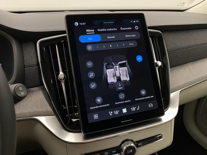 Volvo XC90 T8 AWD Plug-in DARK ULTRA na operativní leasing