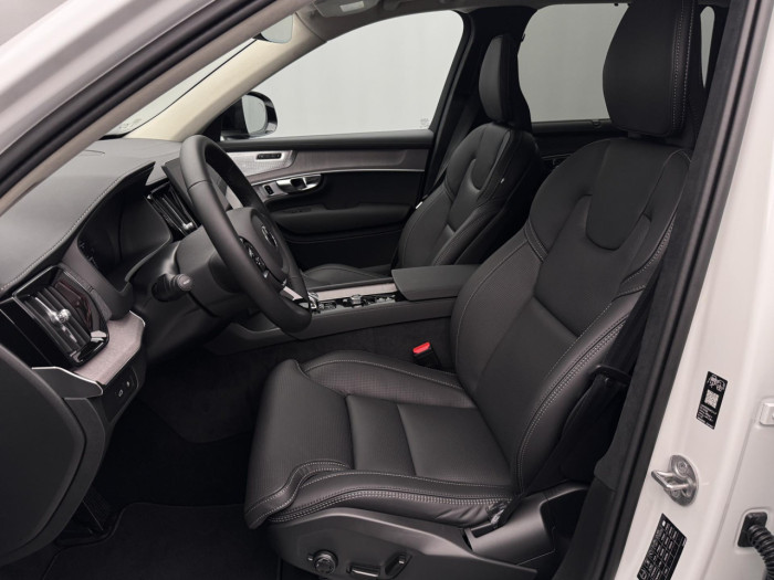 Volvo XC90 T8 AWD Plug-in ULTRA DARK 7m na operativní leasing