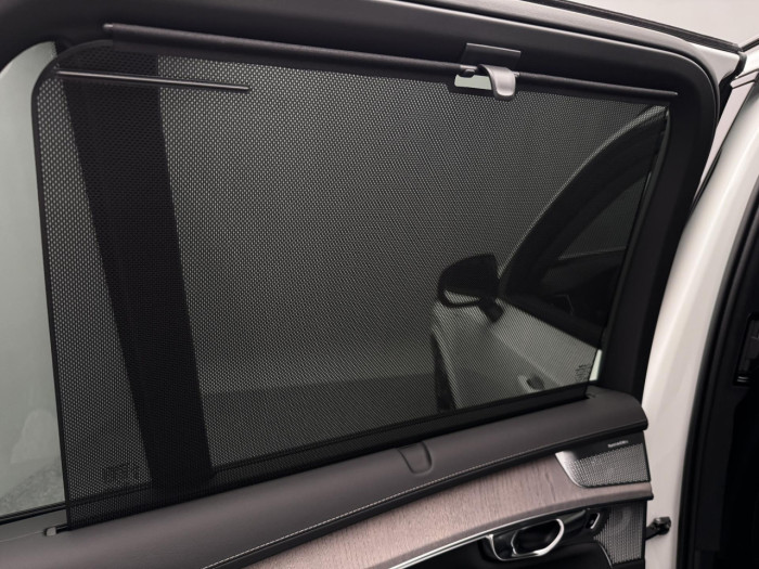 Volvo XC90 T8 AWD Plug-in ULTRA DARK 7m na operativní leasing