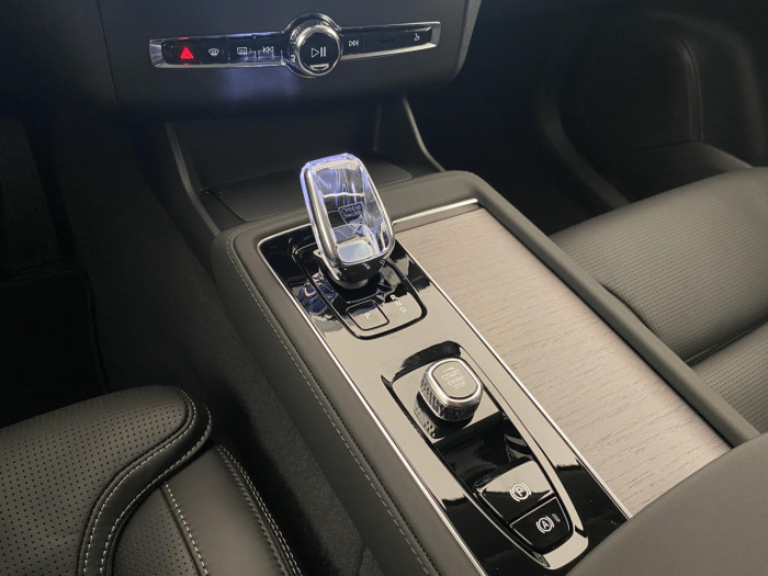 Volvo XC90 B5 AWD AUT DARK PLUS na operativní leasing
