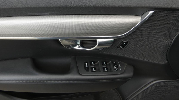 Volvo V90 B4 AWD Diesel Momentum na operativní leasing