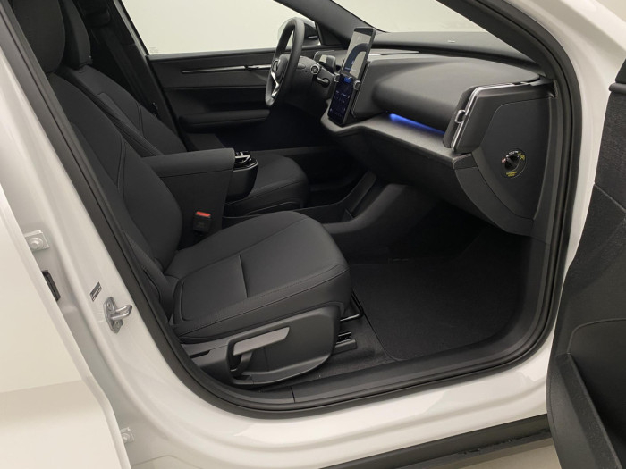 Volvo EX30 P5 LONG RANGE ELETRIC PLUS na operativní leasing