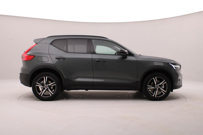 Volvo XC40 B4 AUT DARK PLUS na operativní leasing