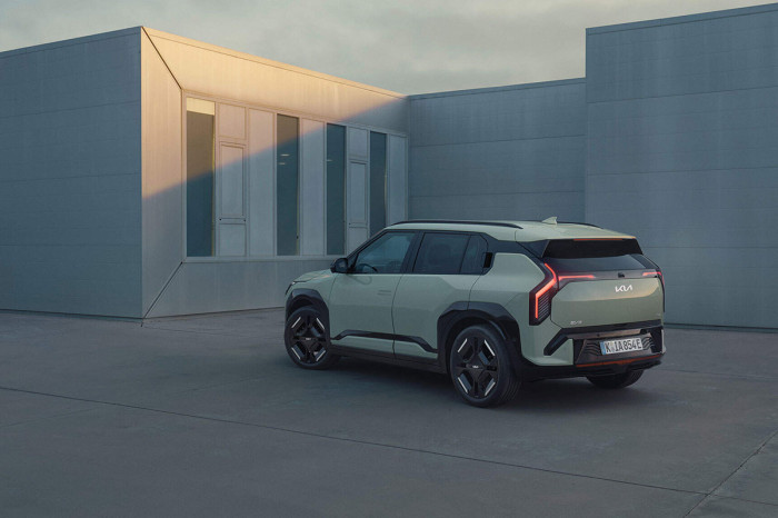 Kia EV3 AIR + HEAT, 81,4kWh, 150 kW na operativní leasing