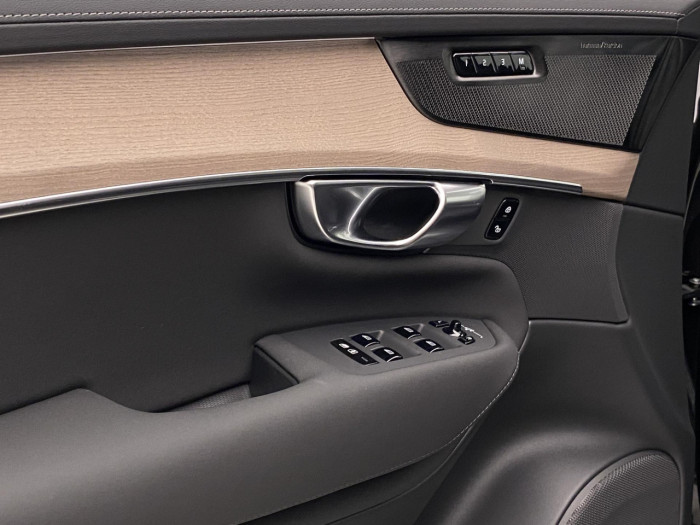 Volvo XC90 T8 AWD RECHARGE BRIGHT PLUS 7m na operativní leasing