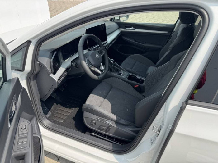 Volkswagen Golf People 6G 1,5TSI / 85kW na operativní leasing