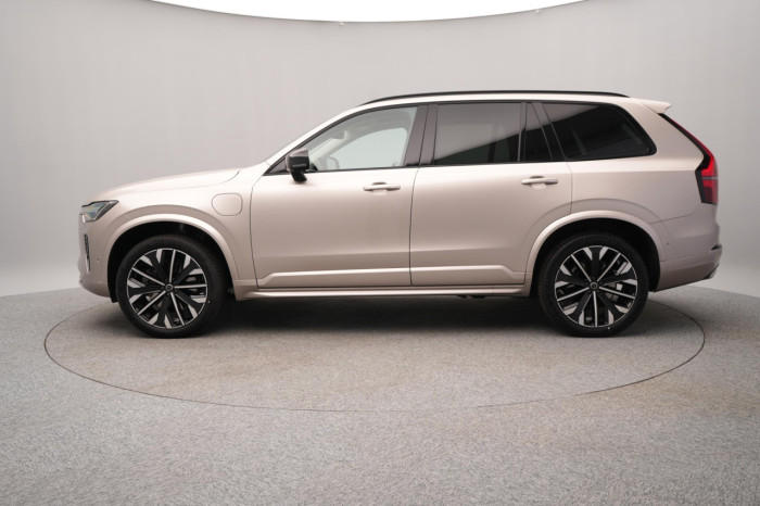 Volvo XC90 T8 AWD Plug-in DARK PLUS 7m na operativní leasing
