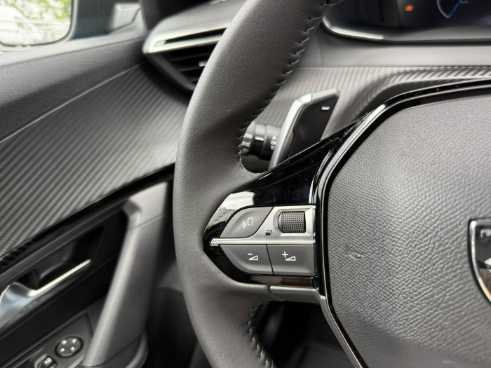 Peugeot 2008 ALLURE Hybrid 1,2 145 e-DCS6 / 107kW na operativní leasing