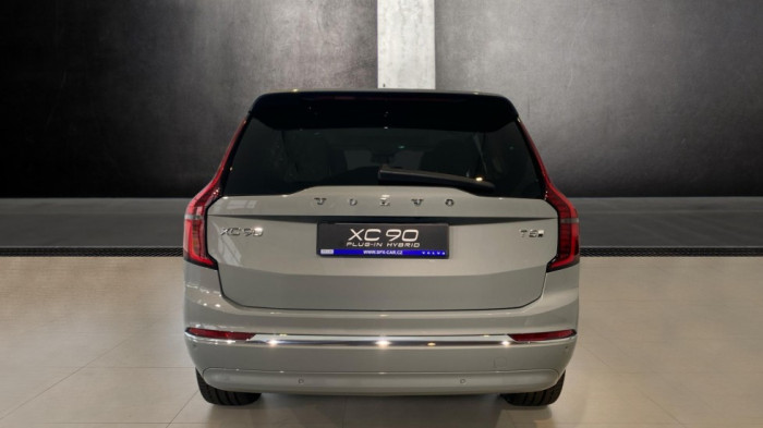 Volvo XC90 ULTRA BRIGHT, T8 AWD, 228+107 kW / 310+145 HP na operativní leasing