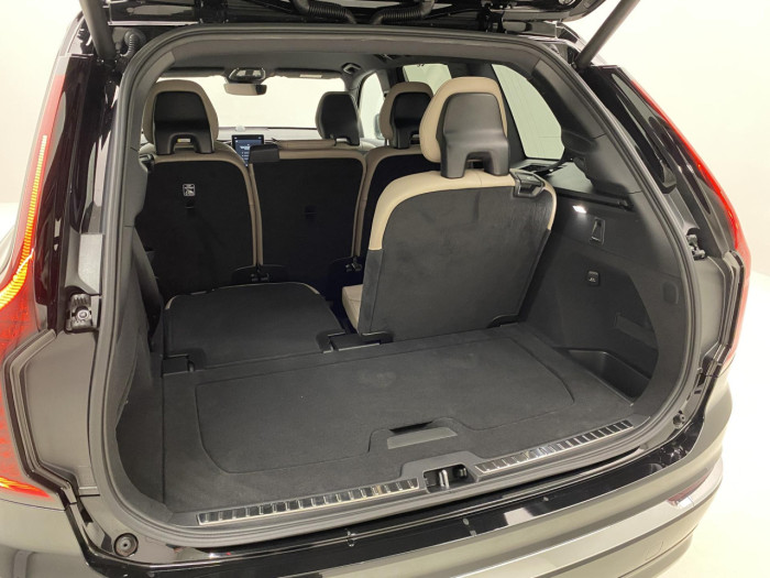 Volvo XC90 T8 AWD Plug-in BRIGHT PLUS 7m na operativní leasing