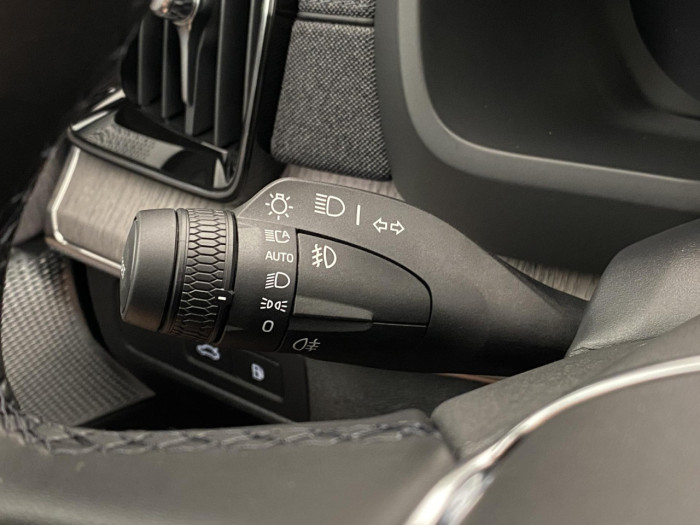 Volvo XC90 T8 AWD Plug-in DARK ULTRA na operativní leasing