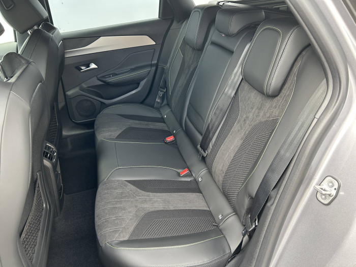 Peugeot 308 SW GT Hybrid e-DCS6 1,2 / 107kW na operativní leasing