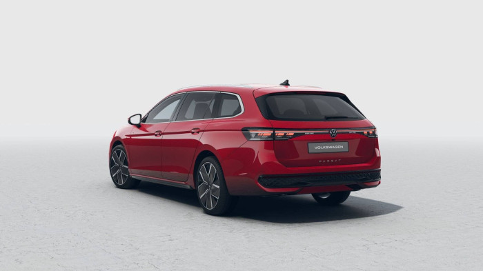 Volkswagen Passat R-Line People 7DSG 2,0TSI / 150kW na operativní leasing