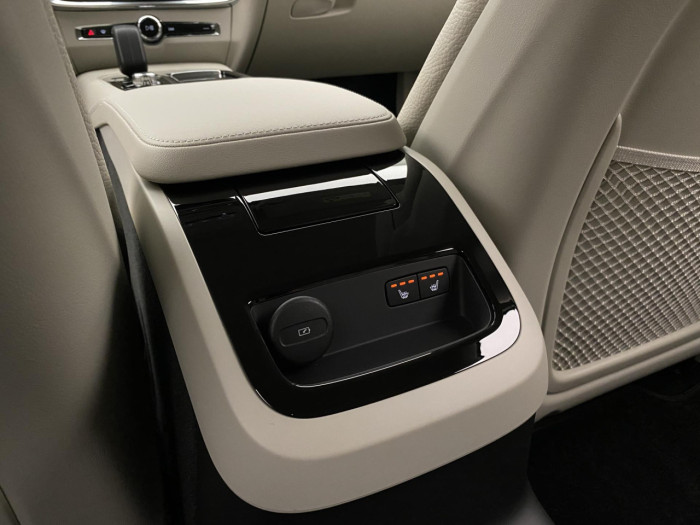 Volvo V90 T6 AWD Plug-in BRIGHT PLUS na operativní leasing