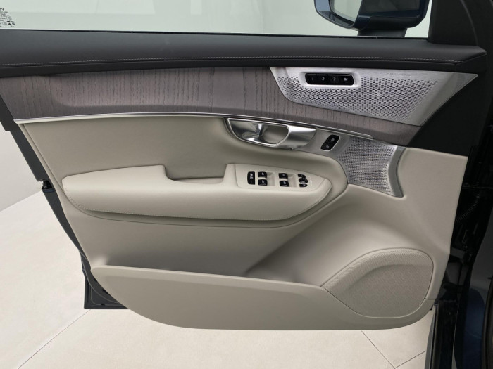 Volvo XC90 T8 AWD Plug-in BRIGHT PLUS 7m na operativní leasing