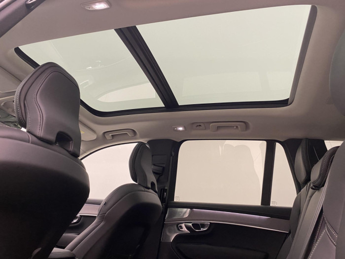 Volvo XC90 T8 AWD Plug-in DARK PLUS 7m na operativní leasing