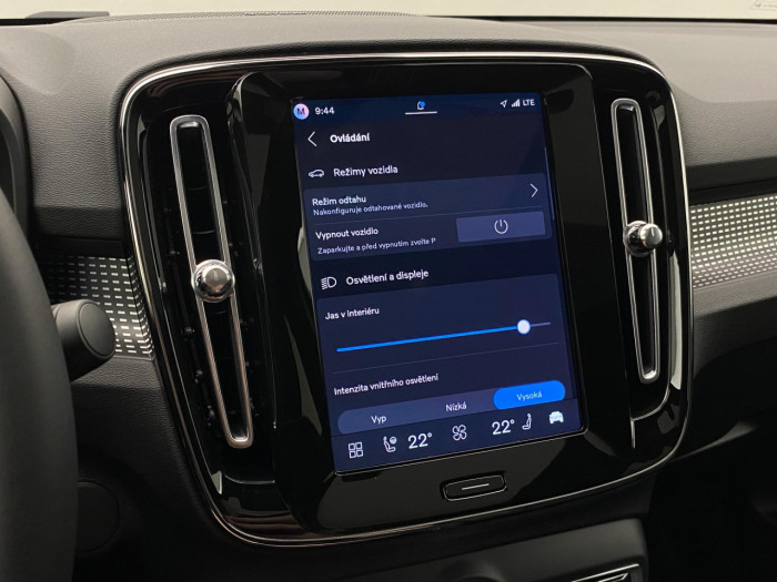 Volvo EC40 BLACK EDITION SINGLE EXT ULTRA Edition na operativní leasing