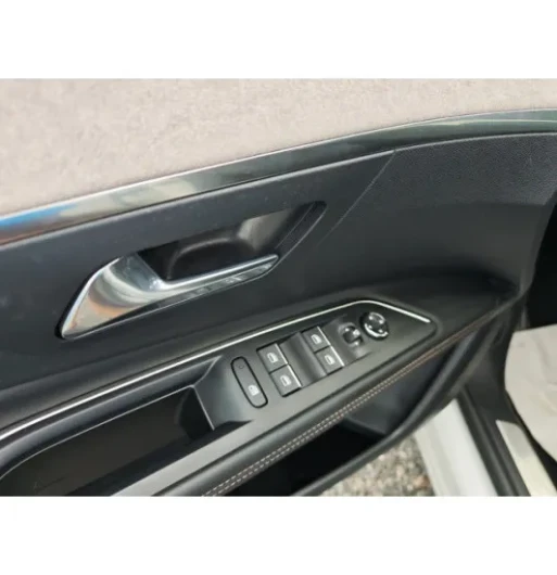 Peugeot 3008 PHEV 300 GT AWD AT na operativní leasing