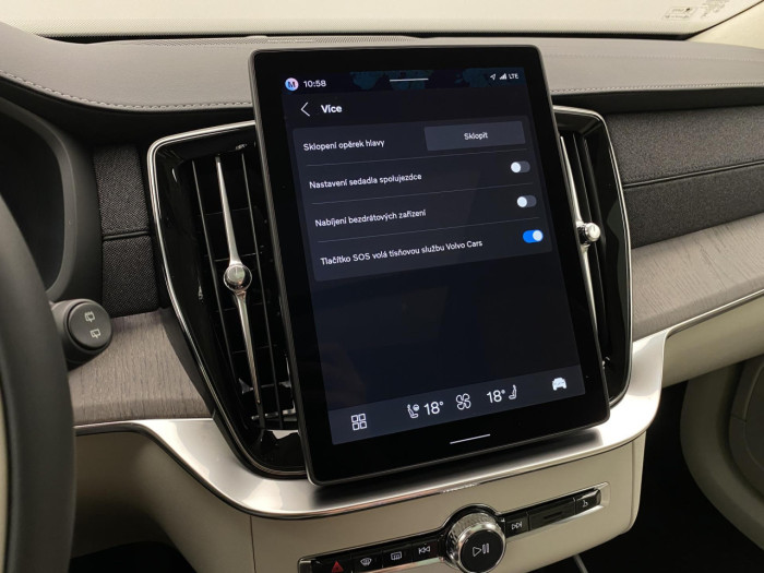 Volvo XC90 T8 AWD Plug-in DARK ULTRA na operativní leasing