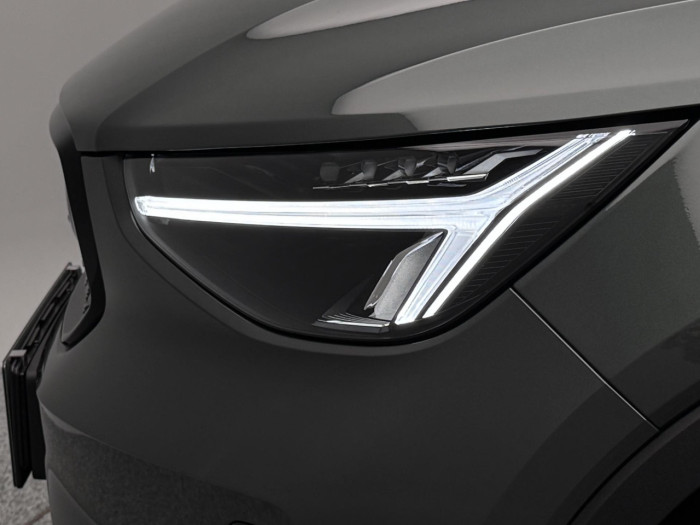 Volvo XC40 B3 AUT DARK PLUS na operativní leasing