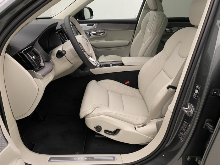 Volvo XC90 T8 AWD Plug-in DARK ULTRA na operativní leasing