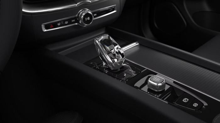Volvo XC60 B5 AWD AUT PLUS BLACK EDITION na operativní leasing