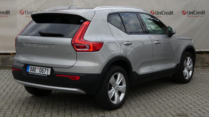 Volvo XC40 B4 FWD Core DCT na operativní leasing
