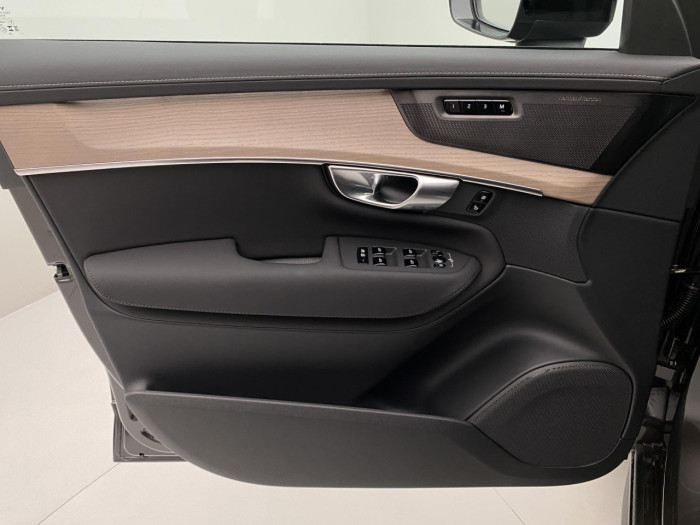 Volvo XC90 T8 AWD RECHARGE DARK PLUS 7m na operativní leasing