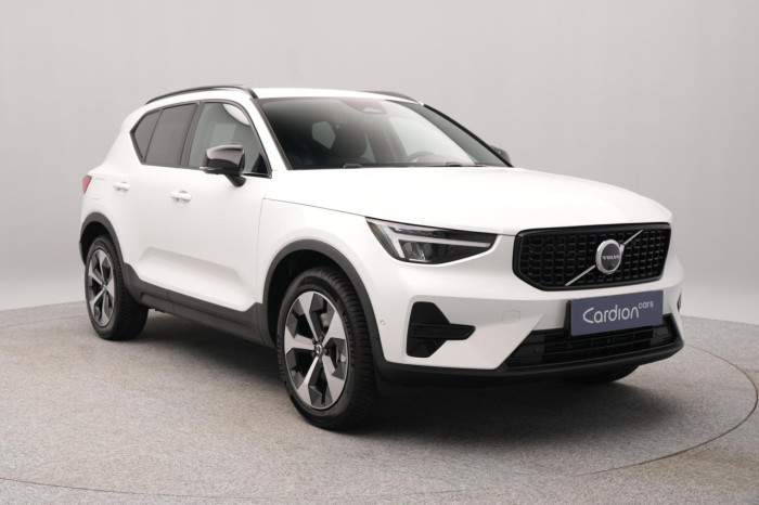 Volvo XC40 B3 AUT DARK PLUS na operativní leasing