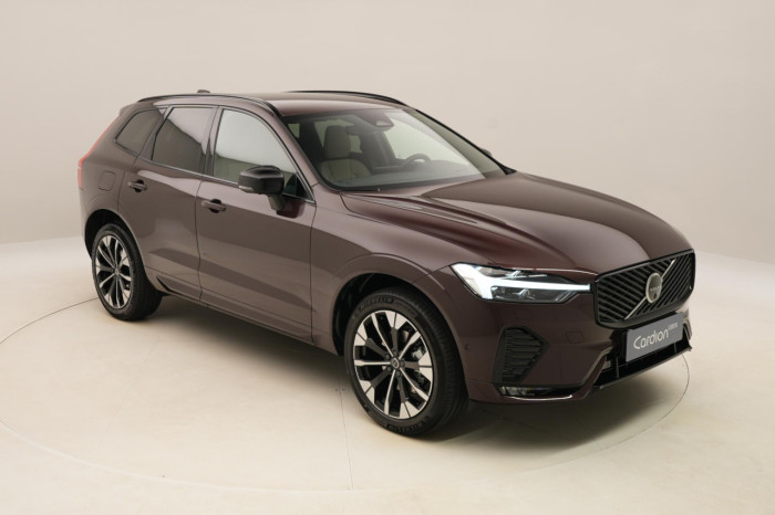 Volvo XC60 B5 AWD AUT DARK PLUS na operativní leasing