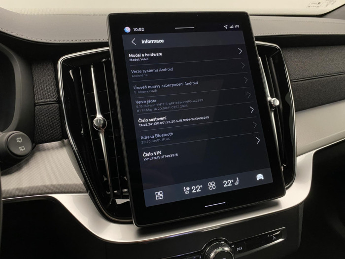 Volvo XC90 B5 AWD BLACK EDITION PLUS 7 na operativní leasing