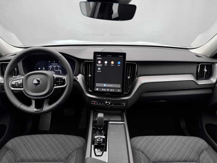 Volvo XC60 B5 AWD AUT ESSENTIAL na operativní leasing