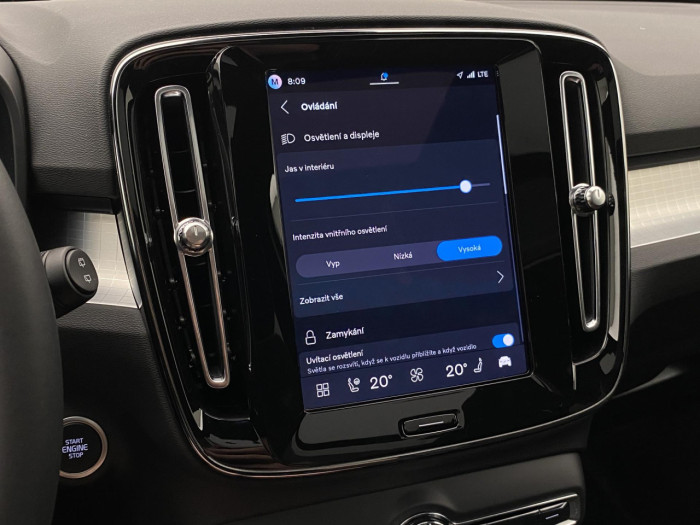 Volvo XC40 B3 AUT DARK PLUS na operativní leasing