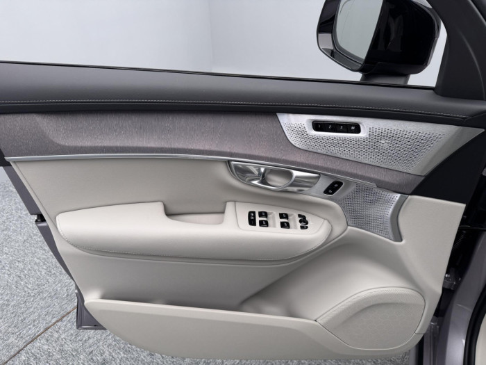 Volvo XC90 B5 AWD AUT DARK PLUS 7-míst na operativní leasing