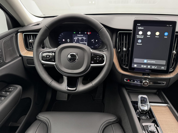 Volvo XC60 B5 AWD AUT DARK ULTRA na operativní leasing