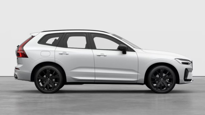Volvo XC60 PLUS BLACK EDITION, B5 AWD, 184+10 kW / 250+14 HP na operativní leasing