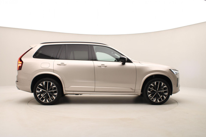 Volvo XC90 T8 AWD Plug-in DARK PLUS 7m na operativní leasing