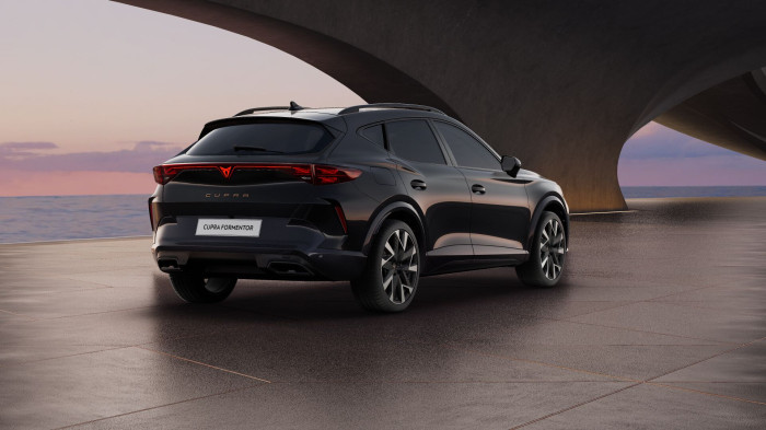 Cupra Formentor Tribe e-HYBRID 204k DSG na operativní leasing