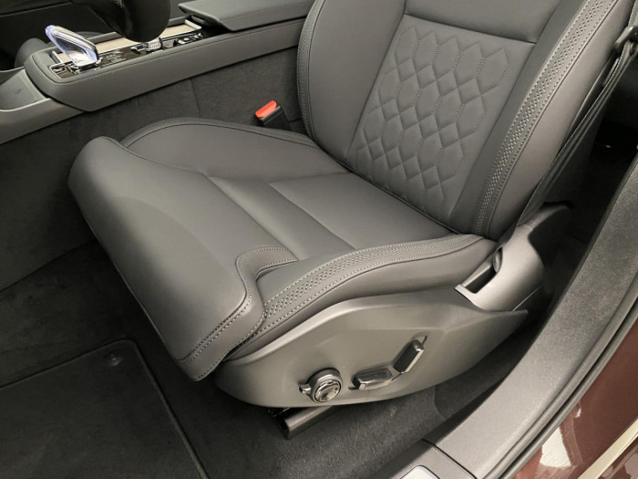 Volvo XC90 T8 AWD Plug-in BRIGHT PLUS 7m na operativní leasing