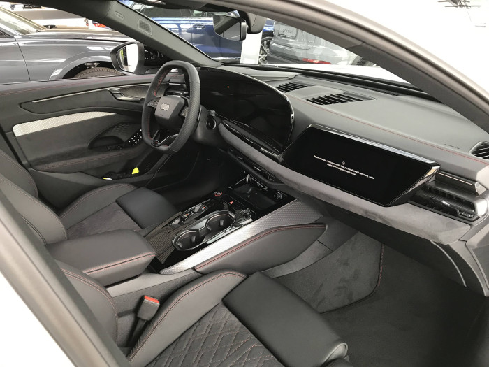 Audi A6 Avant Quattro 7STR 2,0TDI / 150kW na operativní leasing